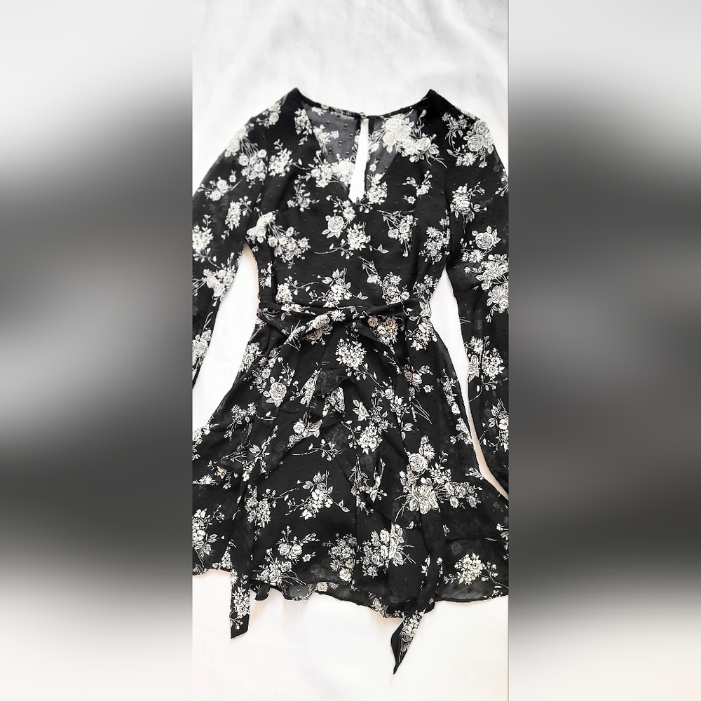 NWOT! Floral V-Neck B Darlin B Smart Fit+Flare Bell Sleeve Women's Mini Dress 1 - Picture 8 of 14